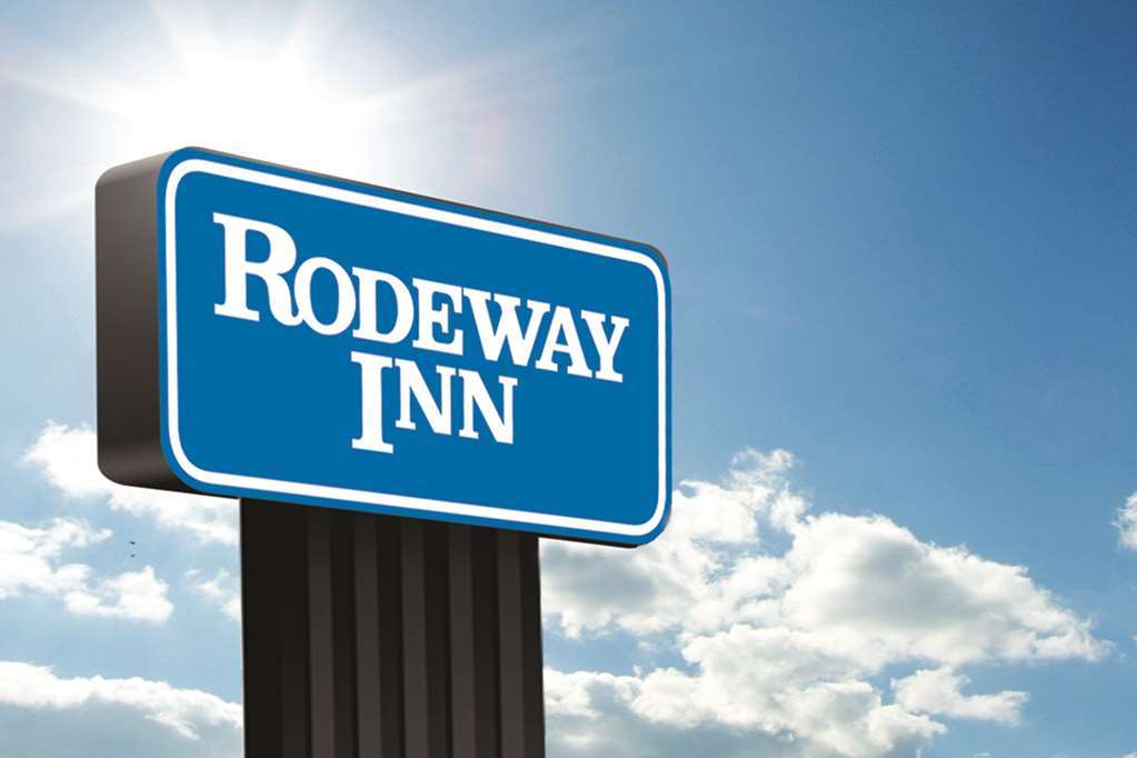 Rodeway Inn South Hutchinson Экстерьер фото